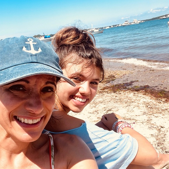 Meet your Posher, Dina - Picture 1 of 1